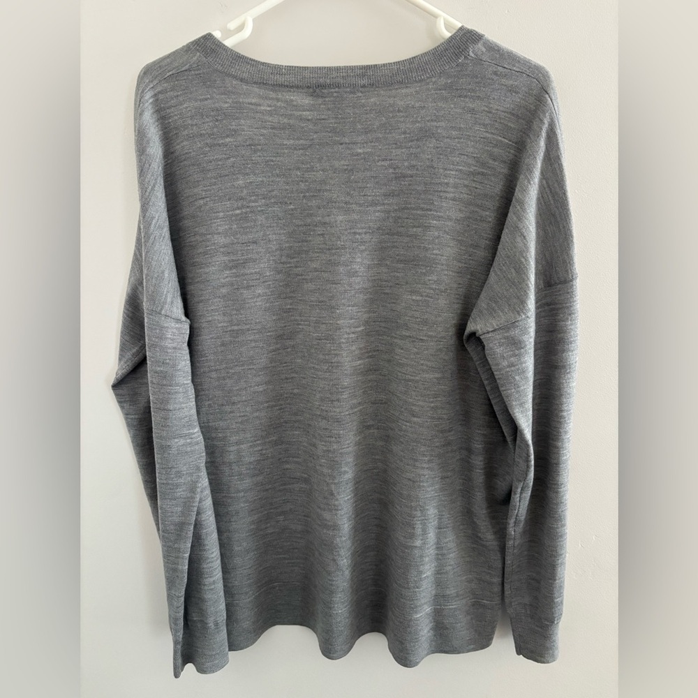 100% Merino Wool J. Crew Gray V-Neck Slouchy Pullover Size L NWOT - Picture 3 of 6